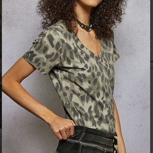 POL “ Lea “ POL V-Neck Animal Printed Jersey Top 65 - Picture 2 of 5